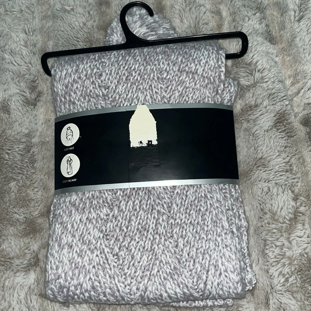 ❄️NWT❄️ Marc New York Andrew Marc ladies scarf & hat set lavender/white/silver - Picture 3 of 5